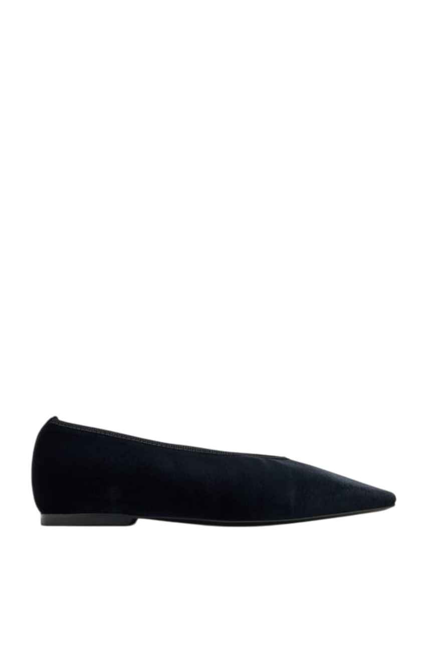 Minimalist velvet ballerinas